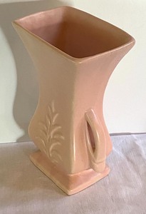 lot 19 image: Pink Double Handled McCoy Vase