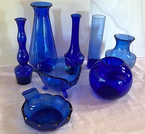 lot 27 image: Beautiful Cobalt Blue Glassware