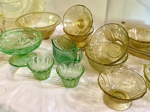 lot 29 image: Green and Yellow Depression Glassware