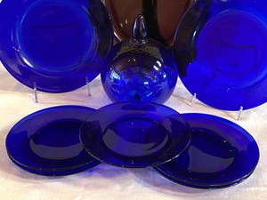 lot 30 image: Amethyst and Cobalt Blue Glassware