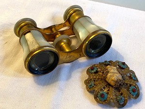 lot 221 image: Vintage Opera Glasses and Clip