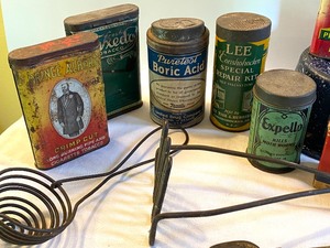 lot 216 image: Vintage Finds Tins and More