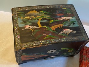 lot 223 image: Vintage Asian Themed Jewelry Box and More