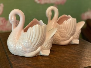 lot 215A image: Pair of Red Wing Swan Planters