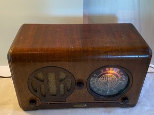 lot 222A image: Vintage Radolek Radio