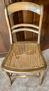 lot 180 image: Classic Vintage Chair