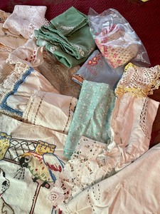 lot 185 image: Vintage Linens
