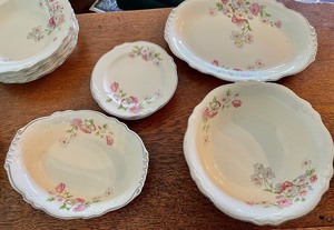 lot 255 image: Virginia Rose China by Homer Laughin