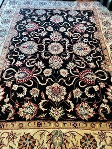 lot 259 image: Classy Area Rug