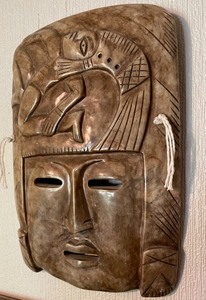 lot 283 image: Decorative Stonelike Mask