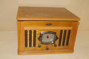lot 175 image: Crosley Console Radio and Record Player