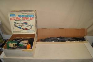 lot 103 image: 1970s Marx Company Montgomery Ward Train Set - Sounds