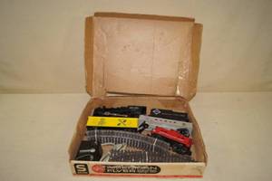 lot 105 image: Vintage Gilbert American Flyer Electric Train Set