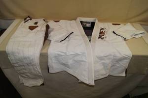 lot 32 image: Raven Fightwear A5 White Jiu Jitsu Gi