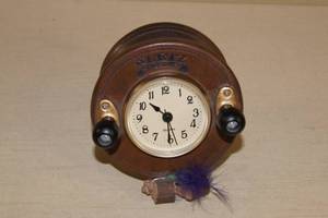 lot 27 image: Weetz Fly Fishing Reel Desk Clock