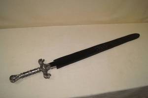 lot 16 image: Collector Broad Sword with Leather Sheath - 30 Blade