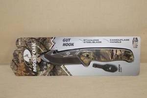 lot 6 image: Mossy Oak Camo Hunting Knife with Gut Hook