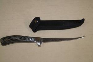 lot 17 image: Cabelas Advanced Angler Fillet Knife with Leather Sheath - 6 Blade