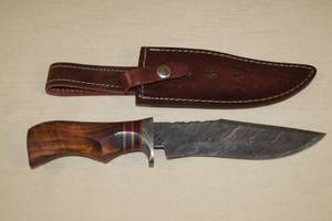 lot 13 image: Damascus Steel Fixed Blade Knife with Leather Sheath - 7 Blade