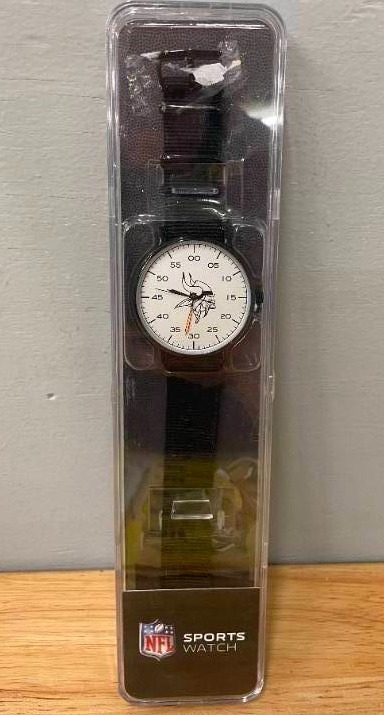 lot 37 image: Minnesota Vikings Mens Adjustable Watch