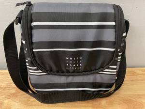 lot 17 image: Lot of 3 Womens Handbags Purses & Lunchbox