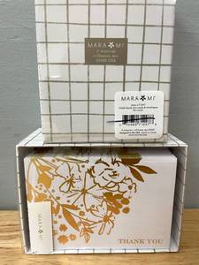 lot 62 image: 100 Pack of Gold Metallic Blank Thank-you Cards.