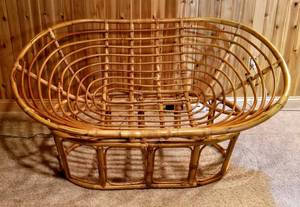 lot 2 image: Papasan Long Love Seat Chair with Cushion and Pillows