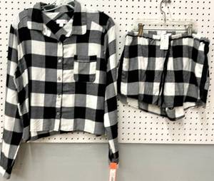 lot 101 image: Flannel Womens Pajama Set Size M