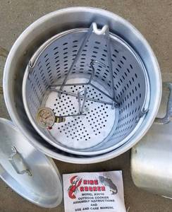 lot 7 image: Large Outdoor Thanksgiving Turkey Fryer