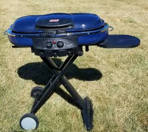 lot 1 image: Coleman Blue Portable Party Tailgate Grill with Case
