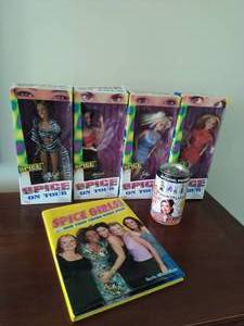 lot 5 image: Spice Girls On Tour Dolls And Accessories