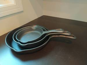 lot 17 image: Three Benjamin Medwin Cast-iron Skillets