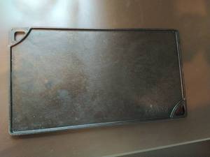 lot 19 image: Lodge Cast Iron Griddle Top
