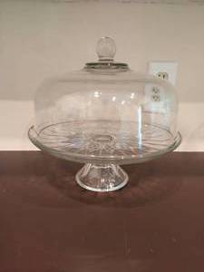 lot 22 image: Glass Cake Stand