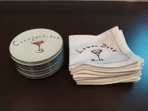 lot 101 image: Set of Cocktail Plates and Napkins