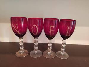 lot 107 image: Four Holiday Wine Glasses