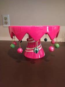 lot 109 image: Holiday Cake Stand