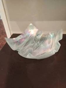 lot 124 image: Iridescent Glass Bowl