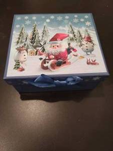 lot 127 image: Holiday Mug Set