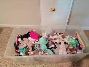 lot 128 image: Beanie Babies