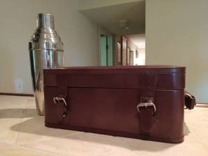 lot 136 image: Cocktail Kit and Shaker