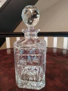 lot 28 image: Crystal Decanter