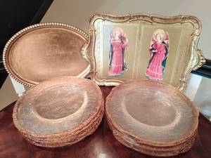 lot 32 image: Gold Tone Entertaining Items including chargers