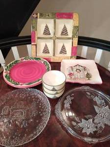 lot 33 image: Collection of Holiday Themed Serving Items