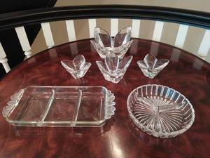 lot 34 image: Orrefors Crystal and Other Glass Serving Items