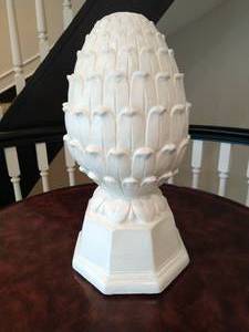 lot 50 image: Large White Dcor Piece