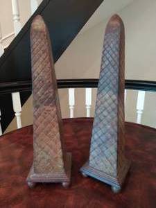 lot 52 image: Pair of Shelf Dcor