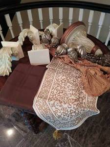 lot 66 image: Collection of Home Dcor