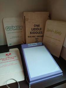 lot 85 image: One Liddle Kiddles Electric Drawing Set