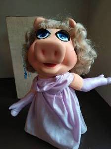 lot 86 image: 1977 Miss Piggy Puppet